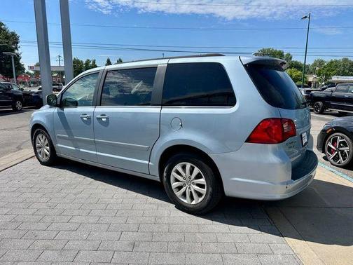 Blue 2012 Volkswagen Routan SE