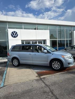 2012 Volkswagen Routan SE