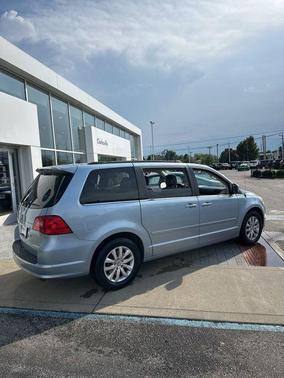 2012 Volkswagen Routan SE