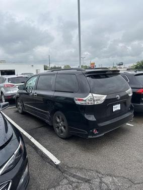 2017 Toyota Sienna SE