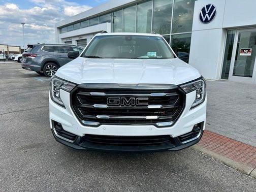 Summit White 2022 GMC Terrain AT4