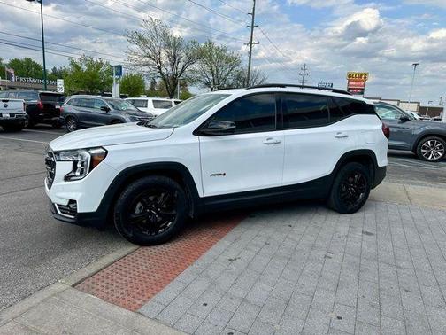 Summit White 2022 GMC Terrain AT4