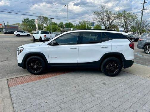 Summit White 2022 GMC Terrain AT4