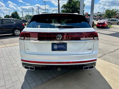 Opal White Pearl 2025 Volkswagen Atlas Cross Sport 2.0T SEL Premium R-Line