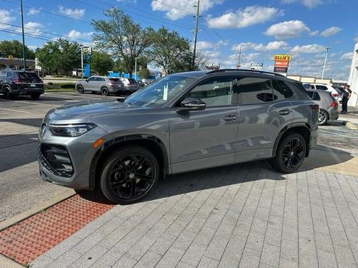 Platinum Gray Metallic 2025 Volkswagen Tiguan 2.0T SE R-Line Black