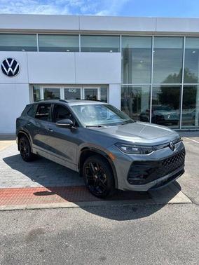 Platinum Gray Metallic 2025 Volkswagen Tiguan 2.0T SE R-Line Black