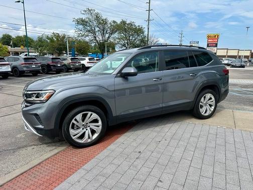 Platinum Gray Metallic 2023 Volkswagen Atlas 3.6L SE w/Technology