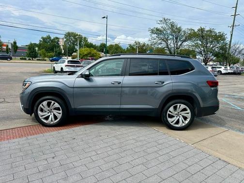 Platinum Gray Metallic 2023 Volkswagen Atlas 3.6L SE w/Technology