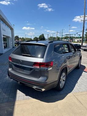 Platinum Gray Metallic 2023 Volkswagen Atlas 3.6L V6 SE w/Technology