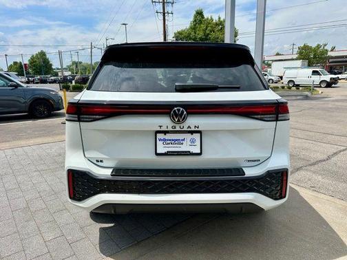 White Pearl 2026 Volkswagen Tiguan 2.0T SE R-Line Black