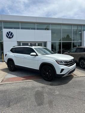 Pure White 2023 Volkswagen Atlas 2.0T SE
