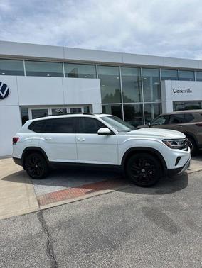 Pure White 2023 Volkswagen Atlas 2.0T SE