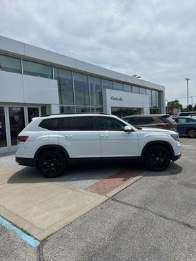 Pure White 2023 Volkswagen Atlas 2.0T SE