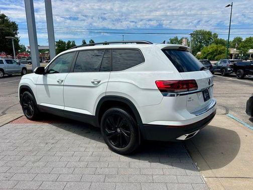 Pure White 2023 Volkswagen Atlas 2.0T SE