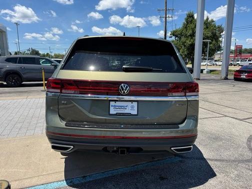Green 2026 Volkswagen Atlas 2.0T SE w/Technology