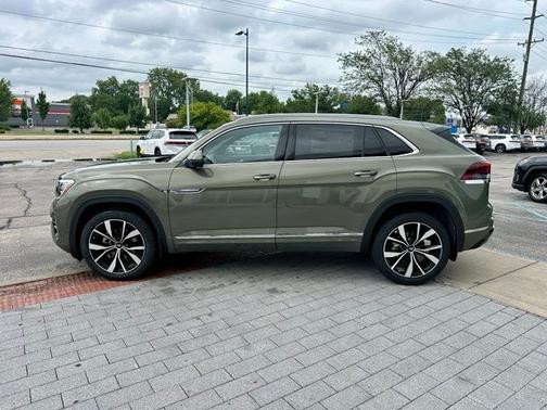 Green 2026 Volkswagen Atlas Cross Sport 2.0T SEL Premium R-Line