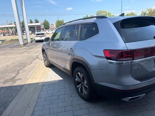 Silver Mist Metallic 2024 Volkswagen Atlas 2.0T SE