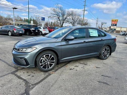 Platinum Gray Metallic 2026 Volkswagen Jetta 1.5T Sport