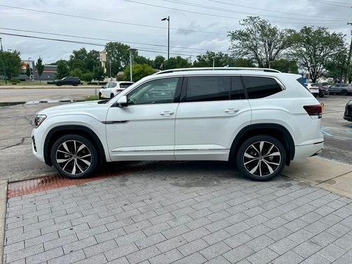 White Pearl 2026 Volkswagen Atlas 2.0T SEL Premium R-Line