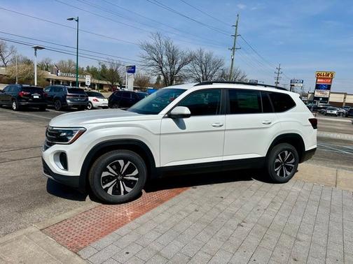 White Pearl 2026 Volkswagen Atlas 2.0T SE