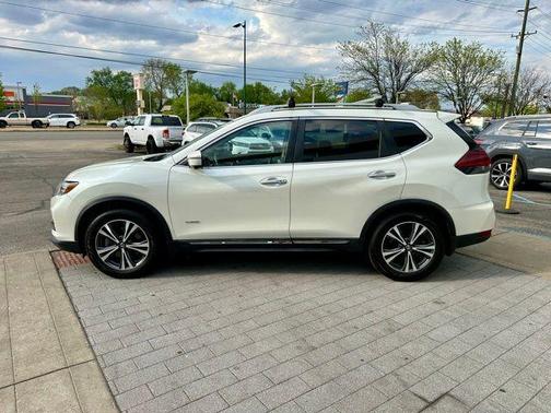 Pearl White 2018 Nissan Rogue Hybrid SL