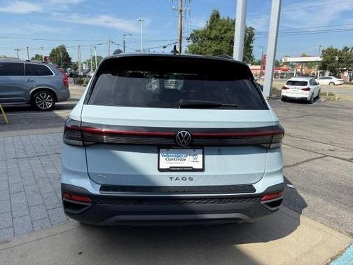 2025 Volkswagen Taos 1.5T SE Black