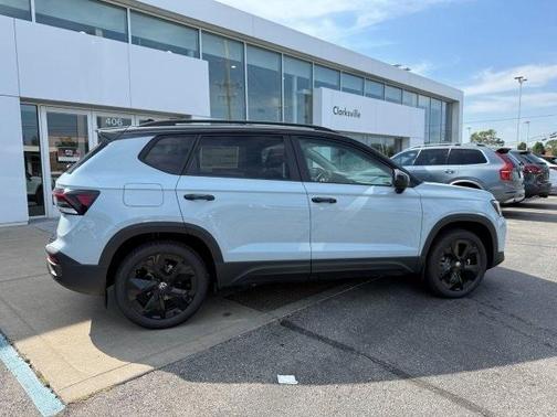2025 Volkswagen Taos 1.5T SE Black