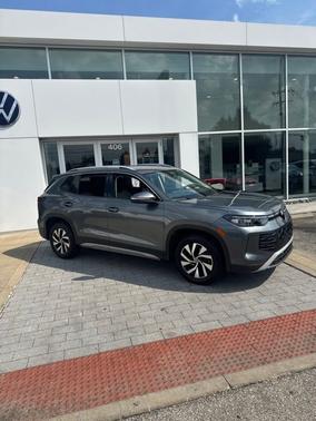 Platinum 2025 Volkswagen Tiguan 2.0T S