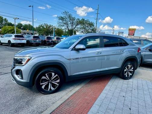 Silver Mist Metallic 2025 Volkswagen Atlas Cross Sport 2.0T SE