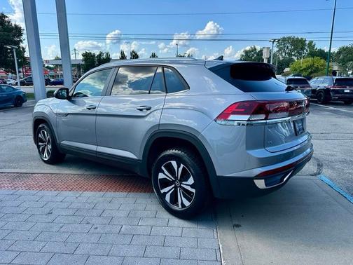 Silver Mist Metallic 2025 Volkswagen Atlas Cross Sport 2.0T SE