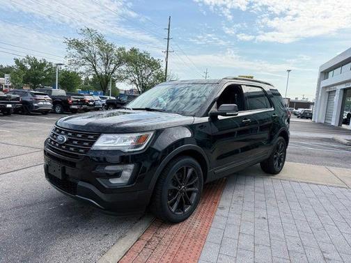 Black 2017 Ford Explorer XLT
