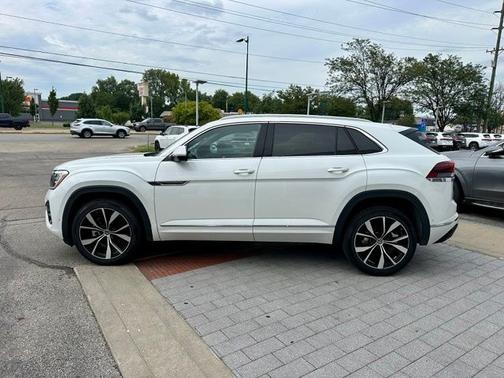 White 2025 Volkswagen Atlas Cross Sport 2.0T SEL Premium R-Line