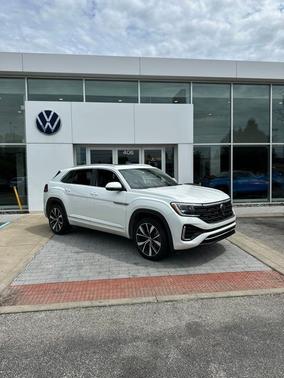 White 2025 Volkswagen Atlas Cross Sport 2.0T SEL Premium R-Line