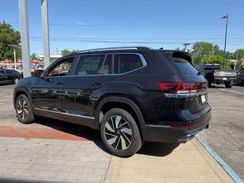 Deep Black Pearl Effect 2026 Volkswagen Atlas 2.0T SEL
