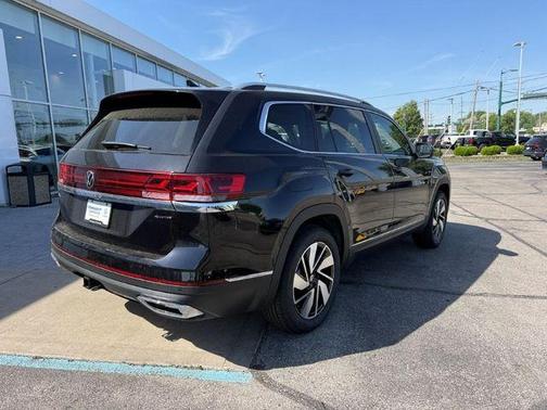 Deep Black Pearl Effect 2026 Volkswagen Atlas 2.0T SEL