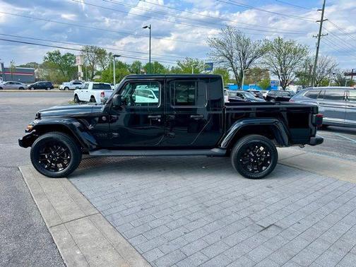 Black Clearcoat 2023 Jeep Gladiator Overland