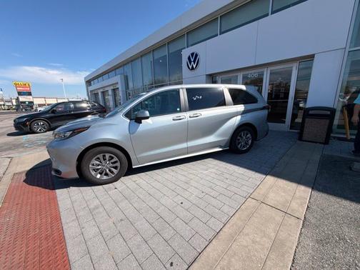 Celestial Silver Metallic 2025 Toyota Sienna LE