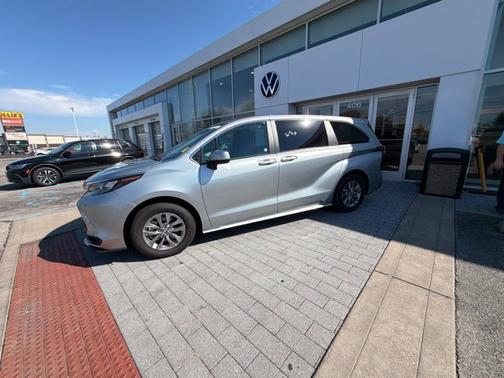 Celestial Silver Metallic 2025 Toyota Sienna LE