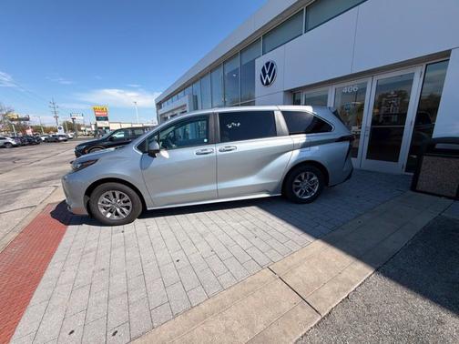 Celestial Silver Metallic 2025 Toyota Sienna LE