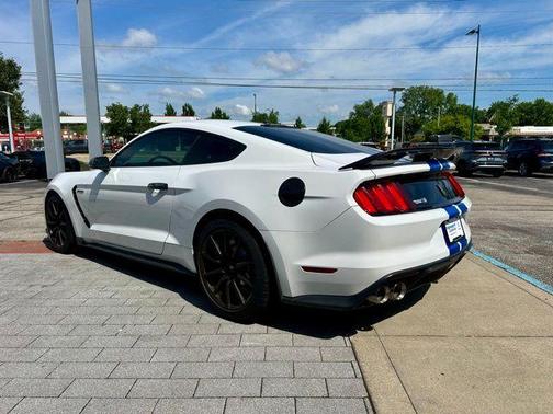 Oxford White 2017 Ford Shelby GT350 Base