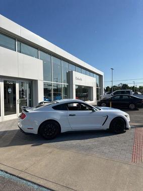 Oxford White 2017 Ford Shelby GT350 Base