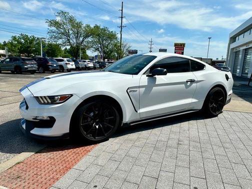 Oxford White 2017 Ford Shelby GT350 Base