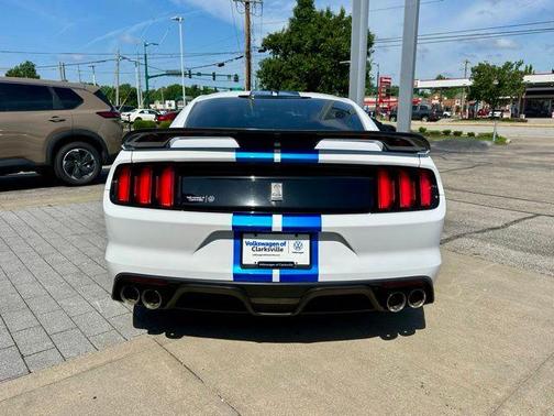 Oxford White 2017 Ford Shelby GT350 Base