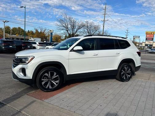 Pure White 2024 Volkswagen Atlas 2.0T SE