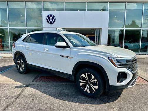 White Pearl 2026 Volkswagen Atlas Cross Sport 2.0T SE