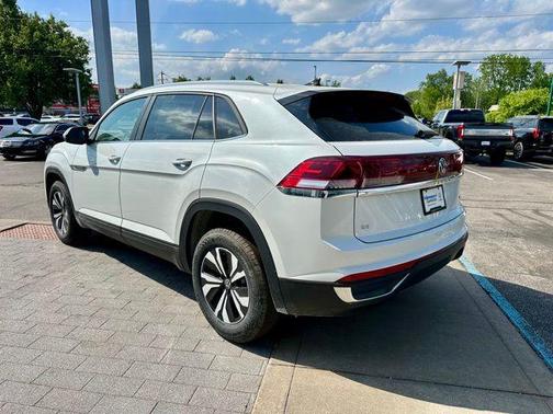 White Pearl 2026 Volkswagen Atlas Cross Sport 2.0T SE