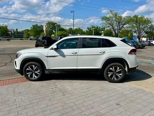 White Pearl 2026 Volkswagen Atlas Cross Sport 2.0T SE