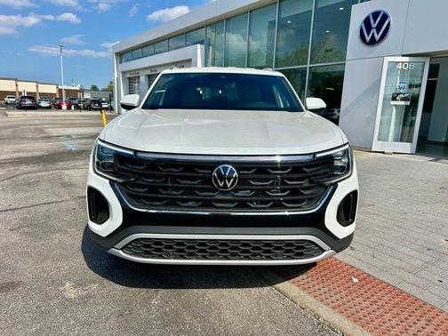 White Pearl 2026 Volkswagen Atlas Cross Sport 2.0T SE