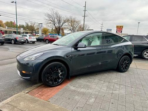2024 Tesla Model Y Long Range