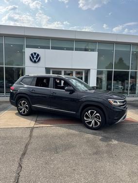 Deep Black 2023 Volkswagen Atlas SEL